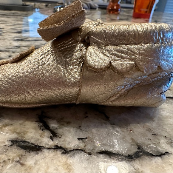 Freshly Picked Platinum Mickey Mouse Bow Baby Shoe in size 3, like new condition - Picture 6 of 16